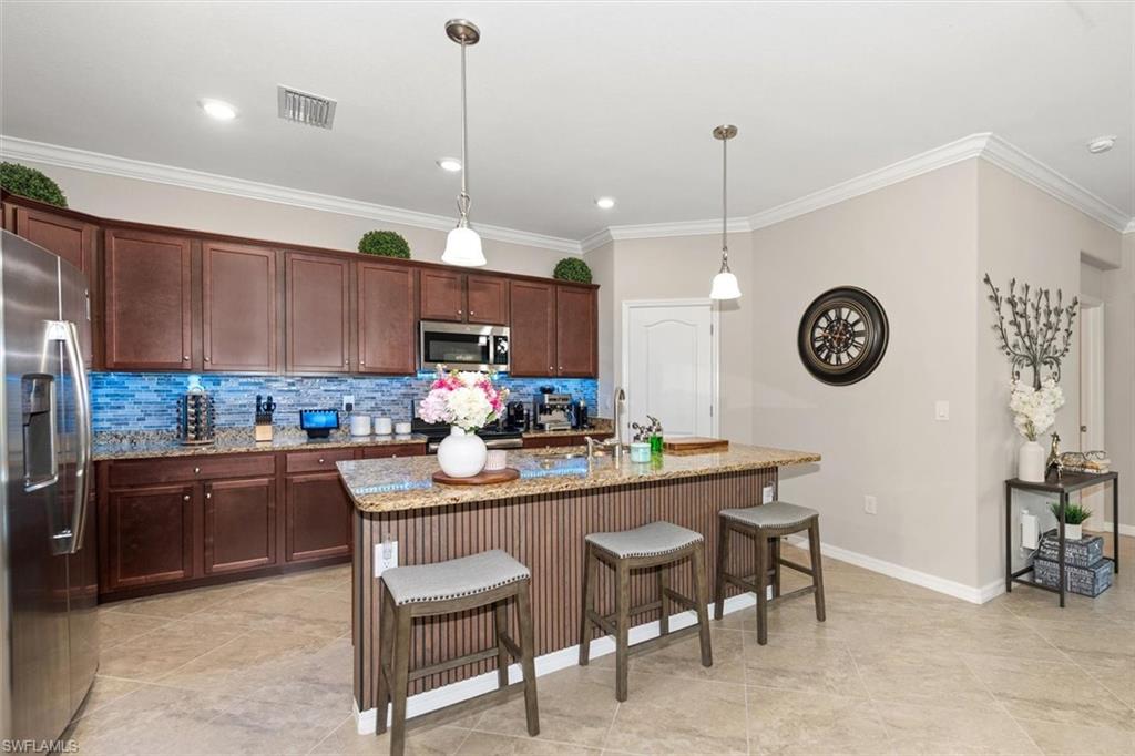 HAMPTON LAKES - Residential