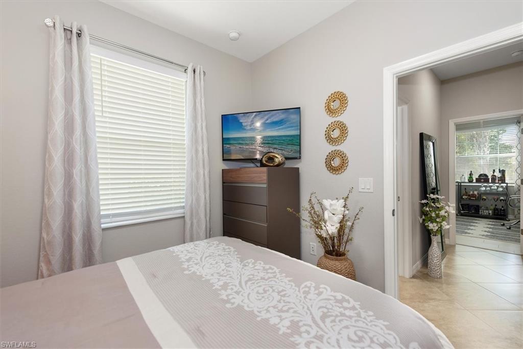 HAMPTON LAKES - Residential