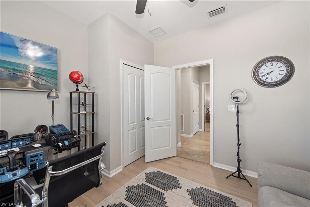 HAMPTON LAKES - Residential
