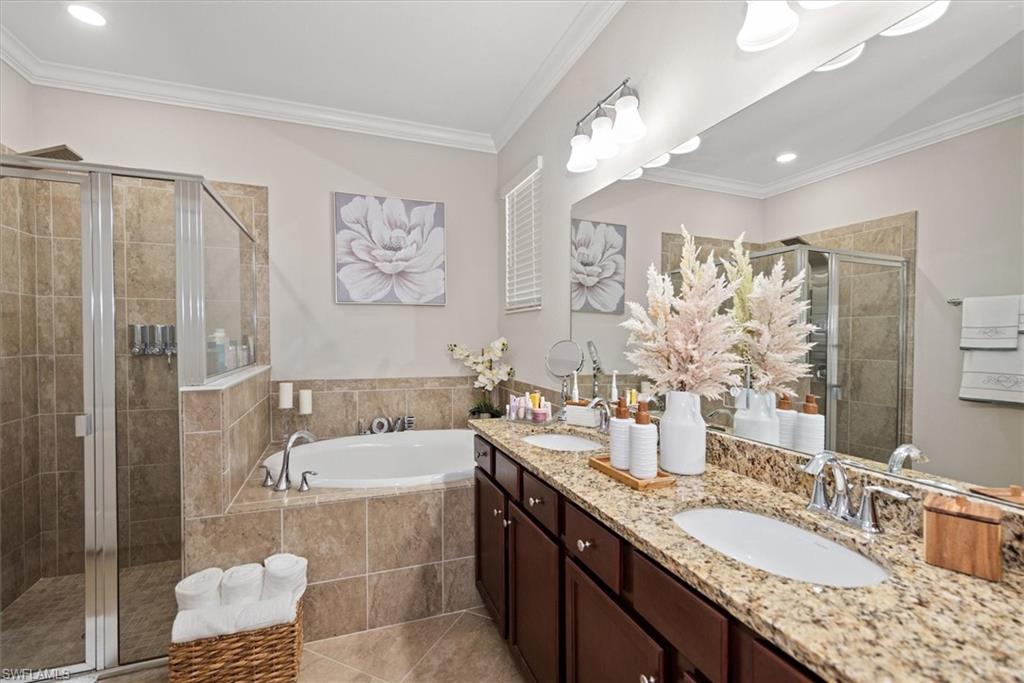 HAMPTON LAKES - Residential