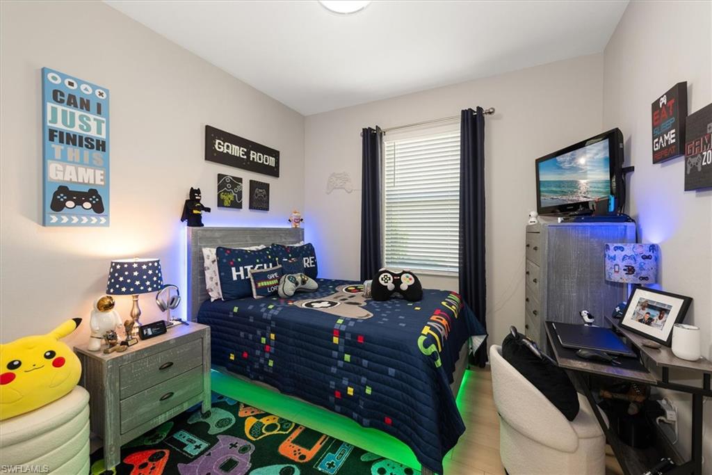 HAMPTON LAKES - Residential