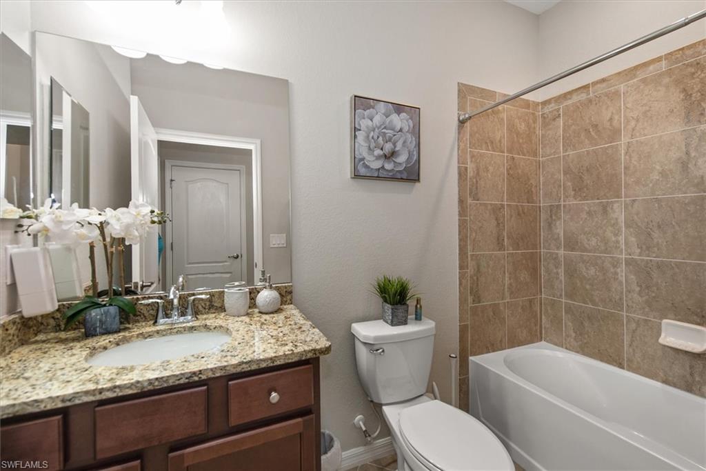 HAMPTON LAKES - Residential