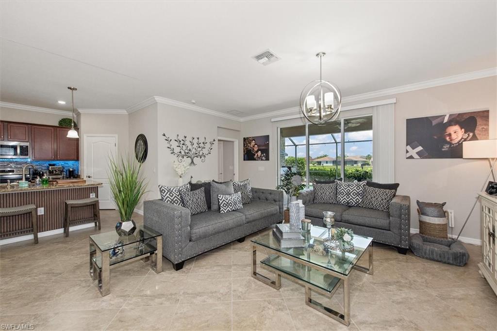 HAMPTON LAKES - Residential