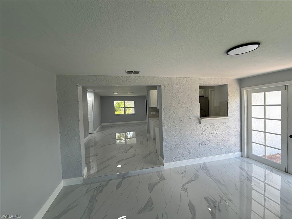 FORT MYERS SHORES - Residential