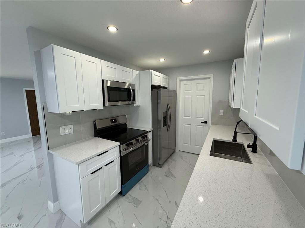 FORT MYERS SHORES - Residential