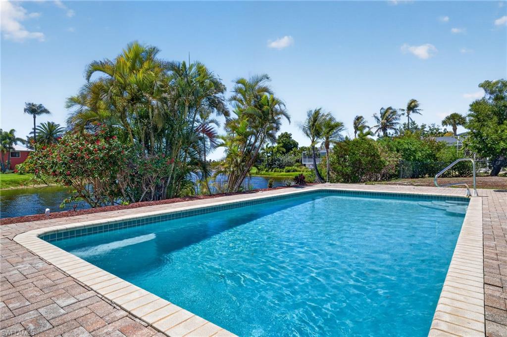 EAST ROCKS - Residential