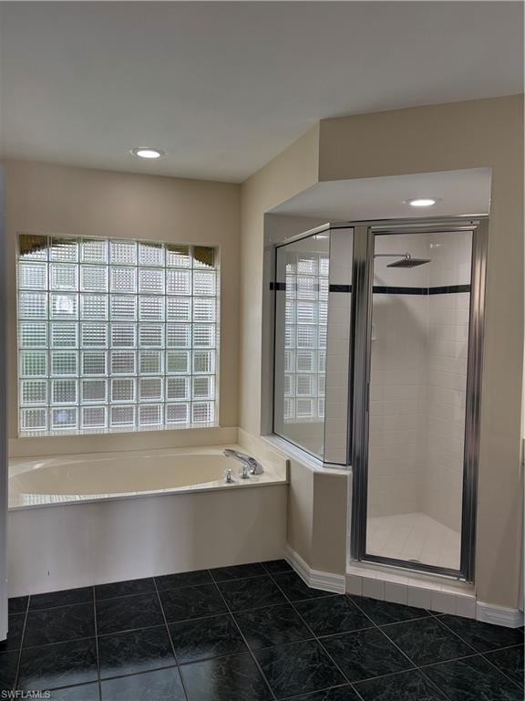 PINEWOOD LAKES - Residential Lease
