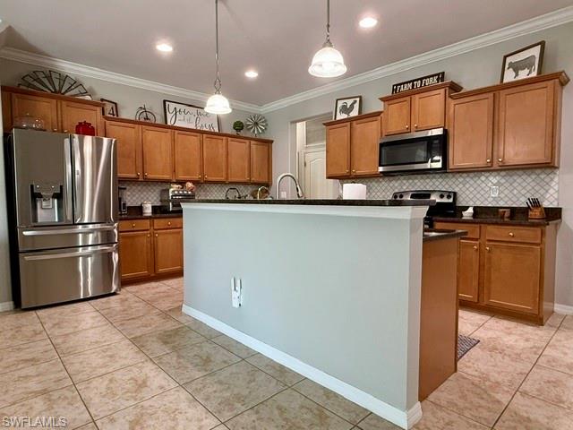 HAMPTON LAKES - Residential