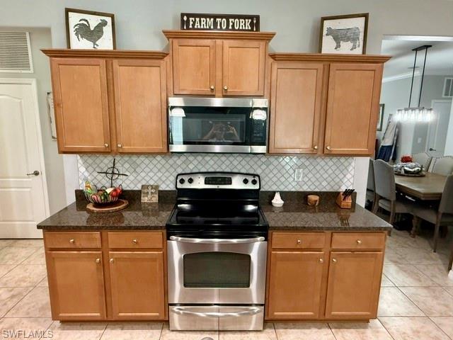 HAMPTON LAKES - Residential