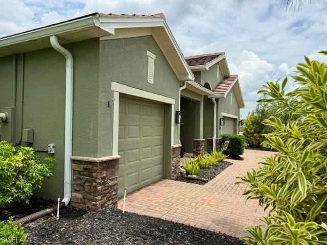 HAMPTON LAKES - Residential