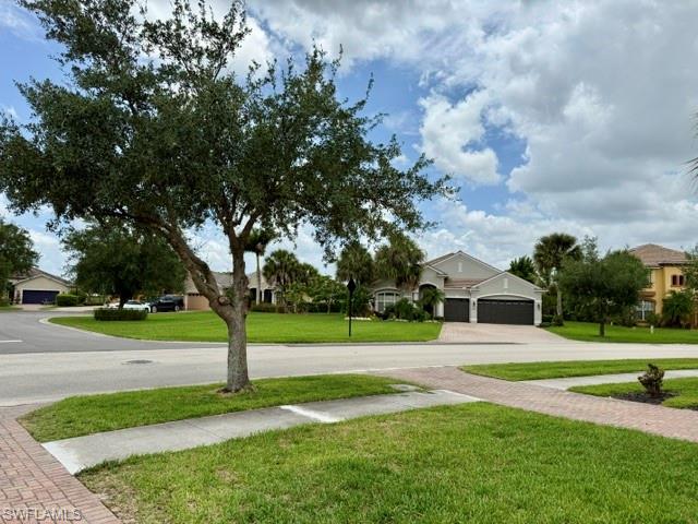HAMPTON LAKES - Residential