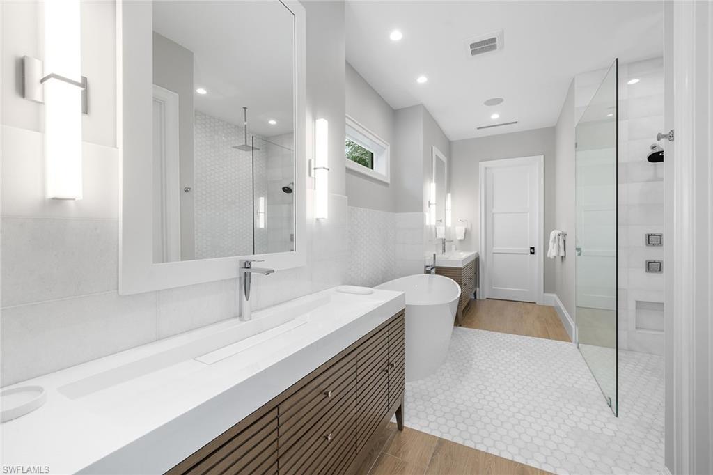 ROYAL HARBOR - Residential