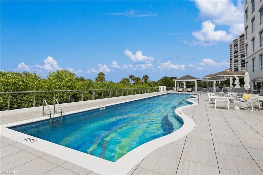 WINDSOR AT BAY COLONY - Residential