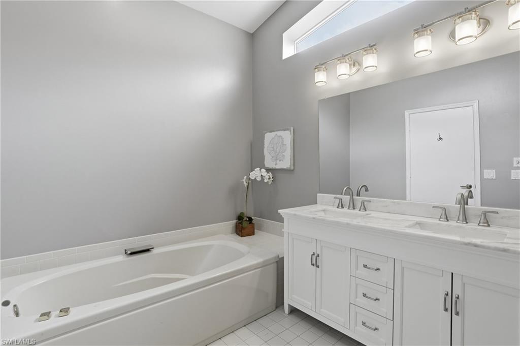 EMERALD LAKES - Residential
