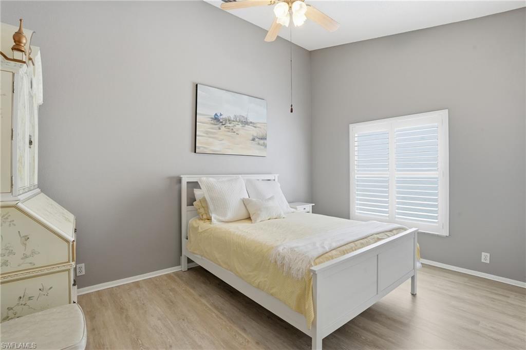 EMERALD LAKES - Residential