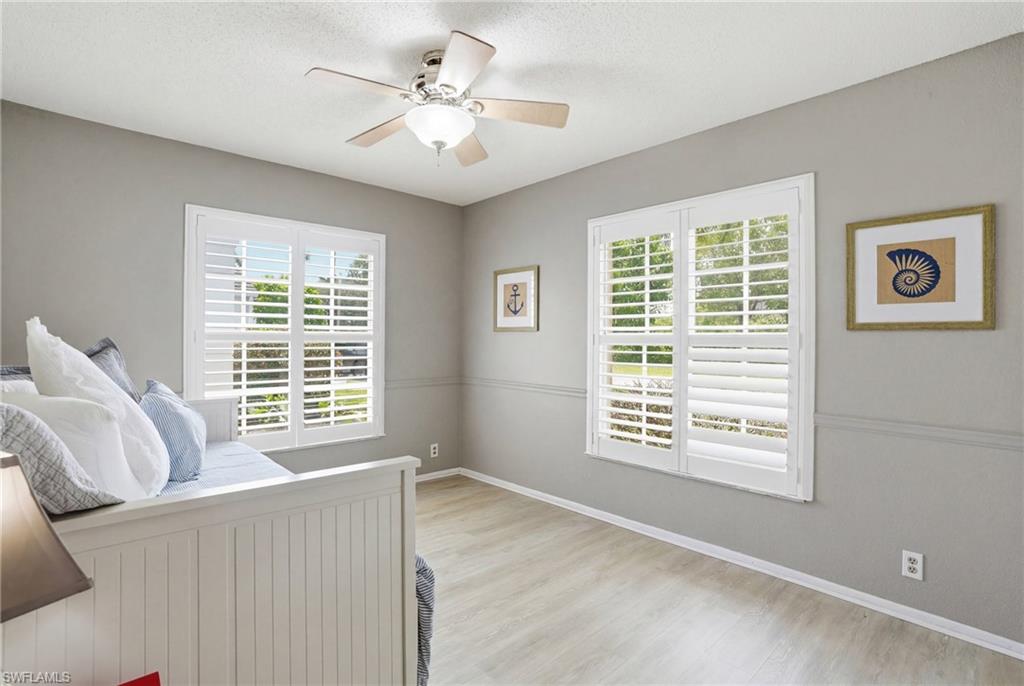 EMERALD LAKES - Residential