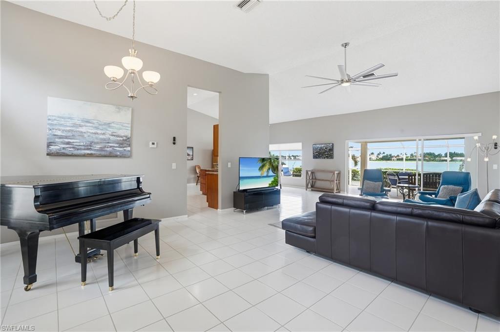 EMERALD LAKES - Residential