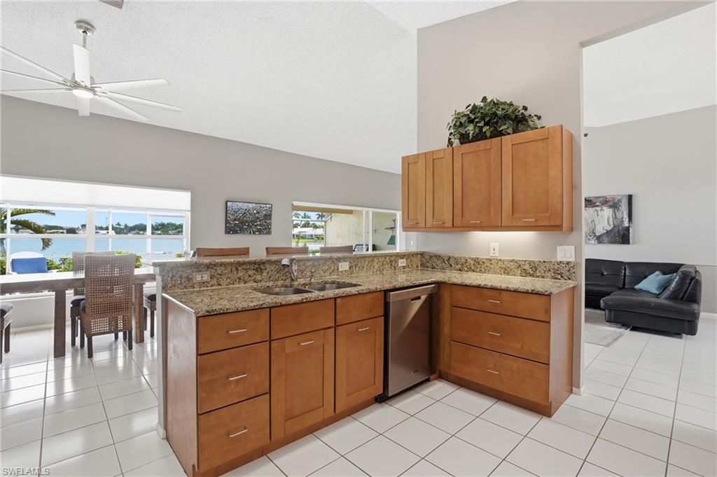 EMERALD LAKES - Residential