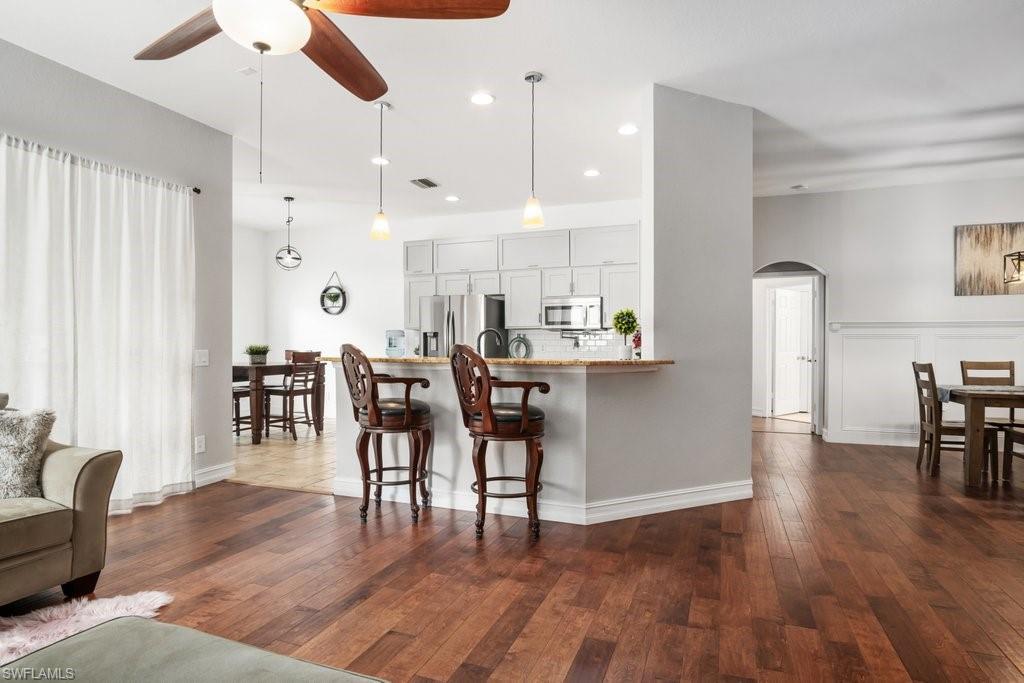 VALENCIA LAKES - Residential