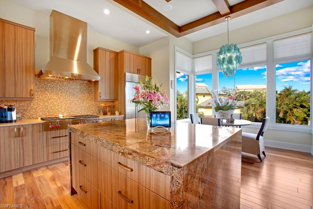 BAREFOOT BEACH - Residential
