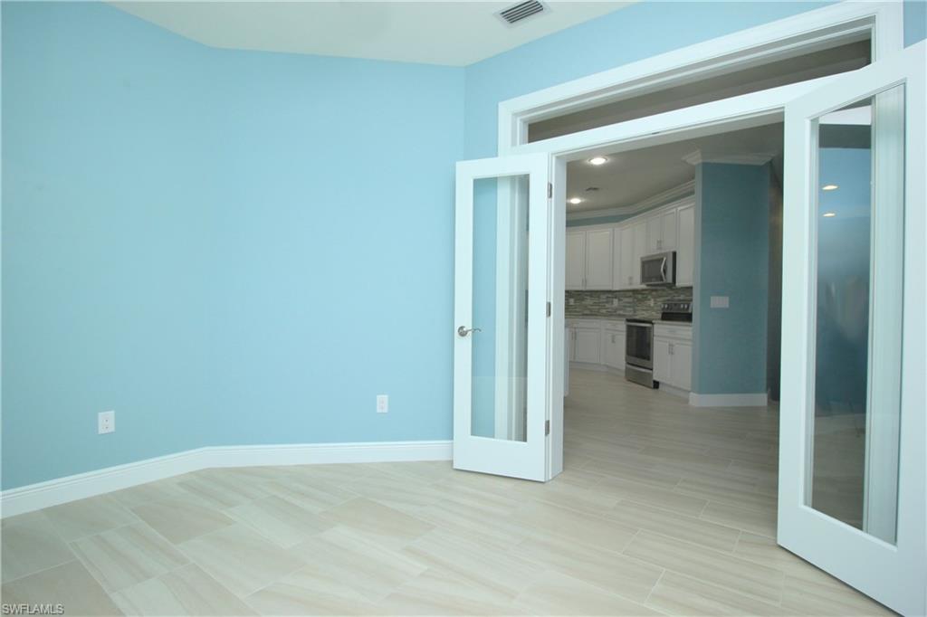 COACH HOMES AT LIVINGSTON LAKES - Residential