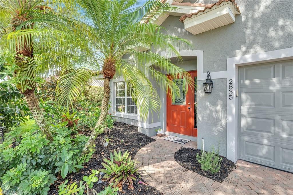 VALENCIA LAKES - Residential
