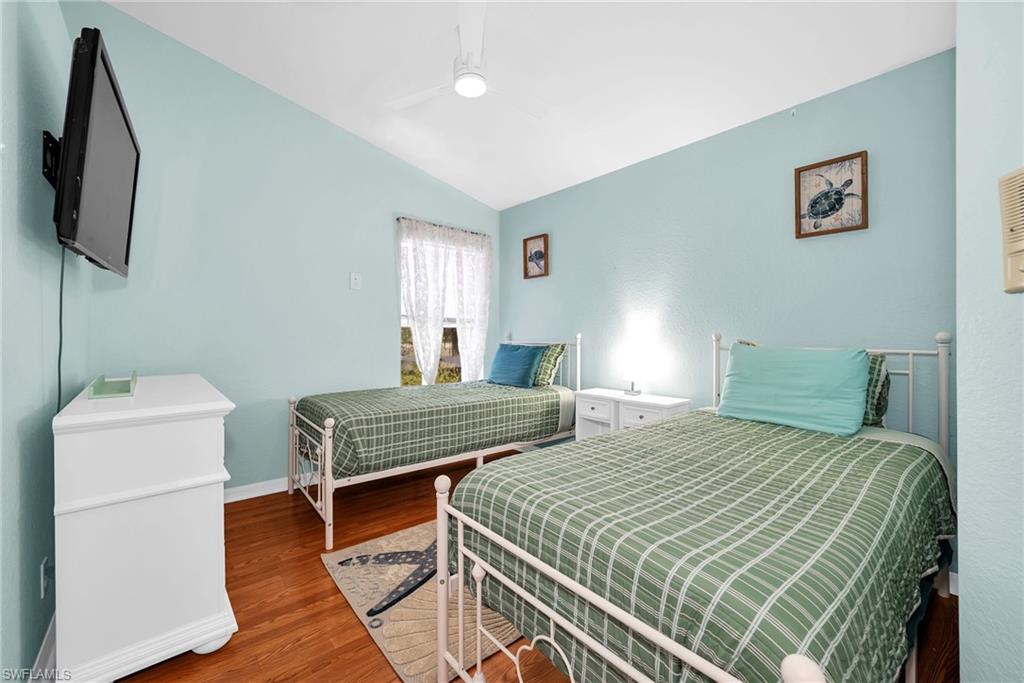 VALENCIA LAKES - Residential