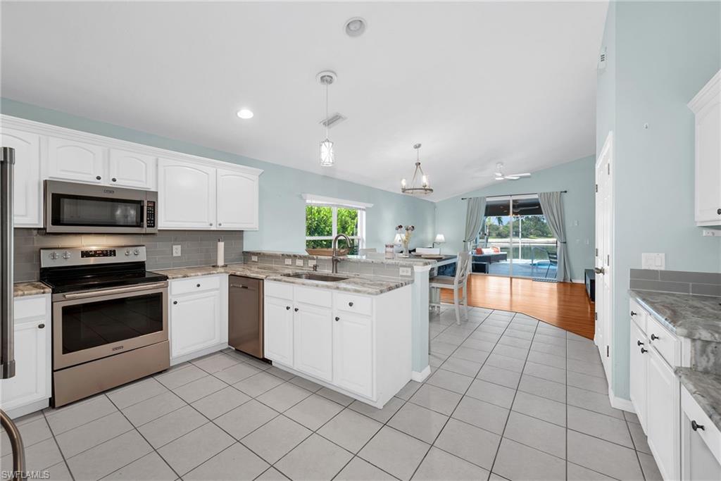 VALENCIA LAKES - Residential