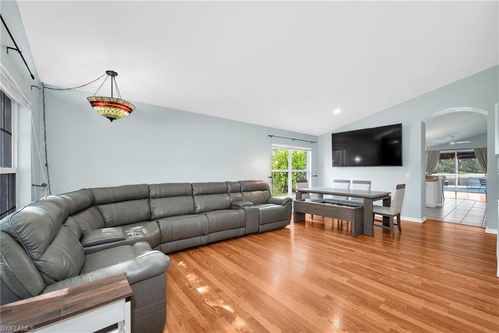 VALENCIA LAKES - Residential