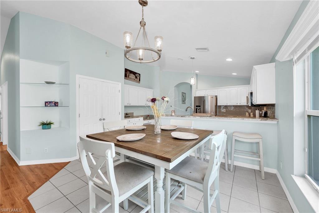 VALENCIA LAKES - Residential