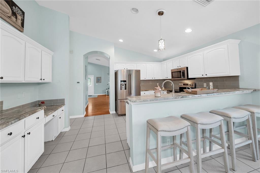 VALENCIA LAKES - Residential