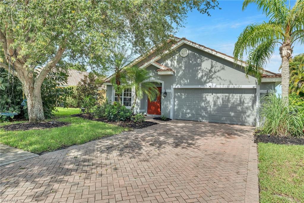 VALENCIA LAKES - Residential