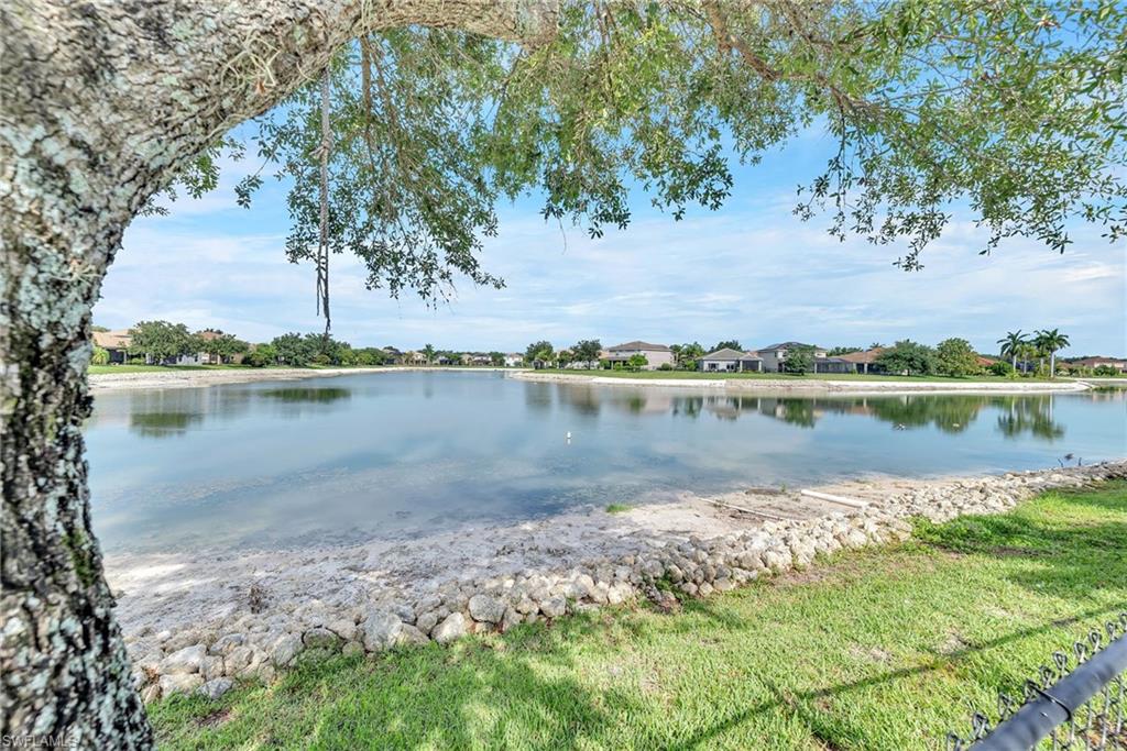 VALENCIA LAKES - Residential