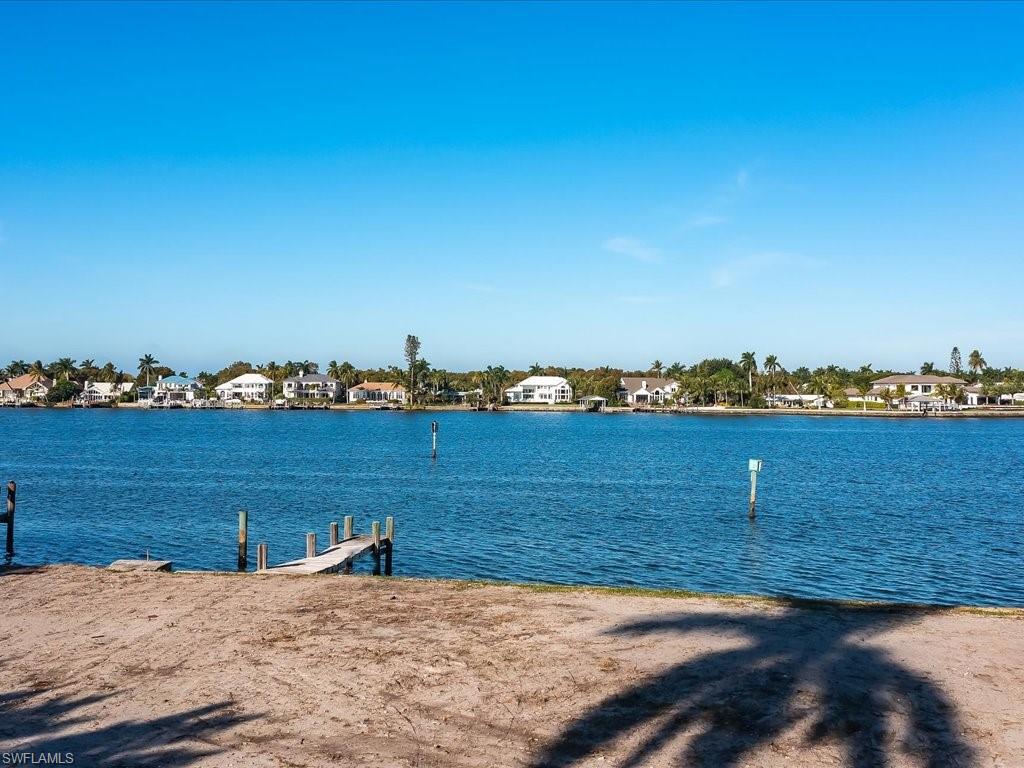 ROYAL HARBOR - Land