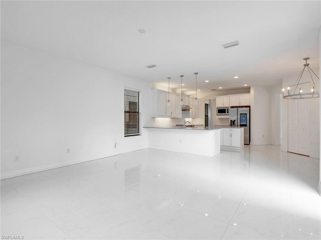 MARINA BAY - Residential Lease