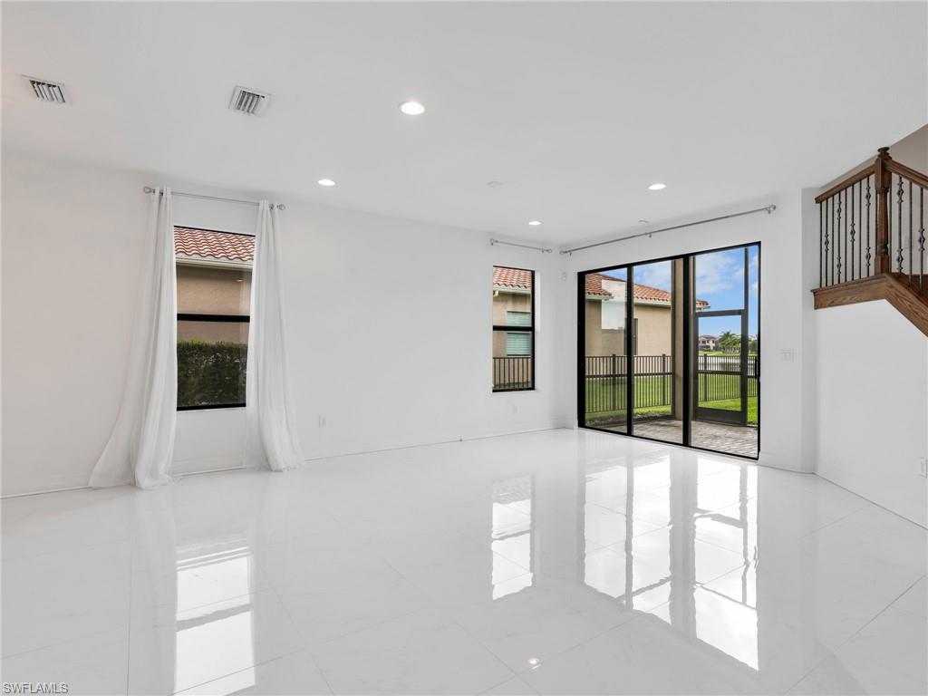 MARINA BAY - Residential Lease