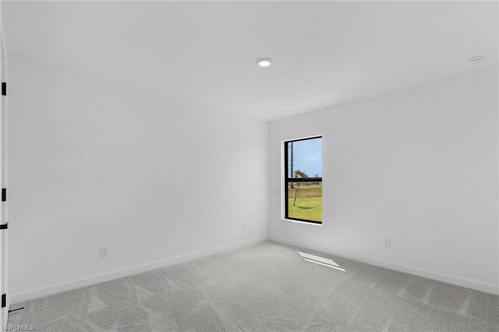 MIRROR LAKES - Residential