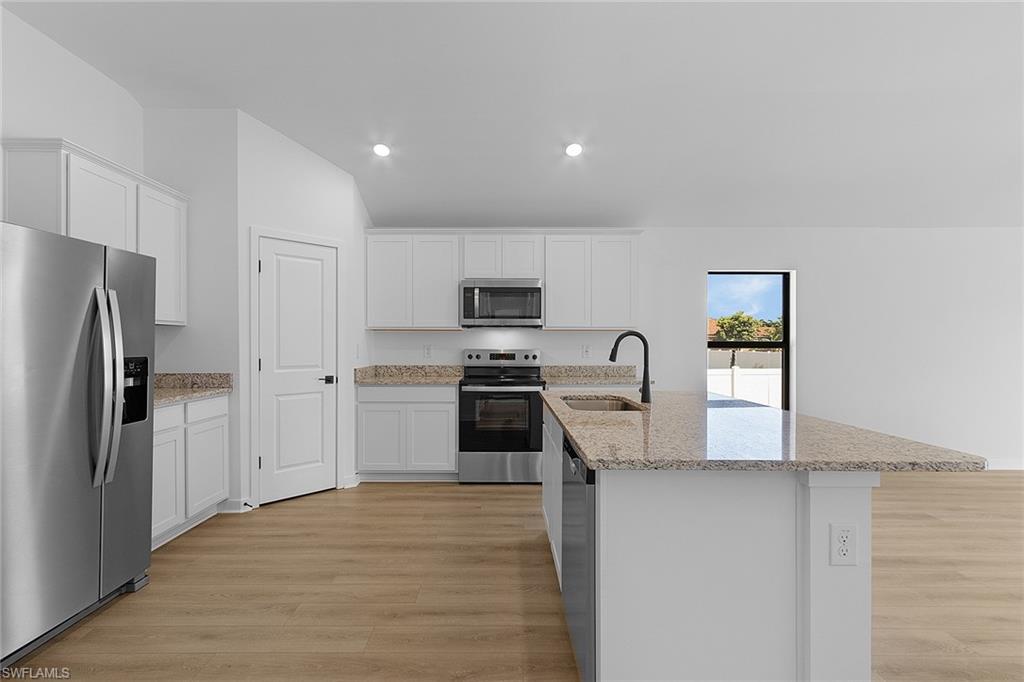 MIRROR LAKES - Residential
