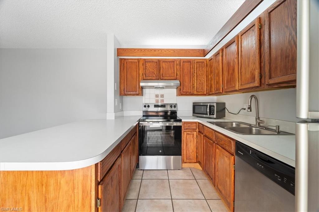 VILLAGE OF CEDARBEND - Residential
