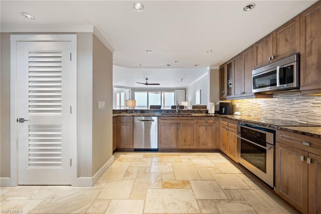 BAREFOOT BEACH CLUB - Residential Lease