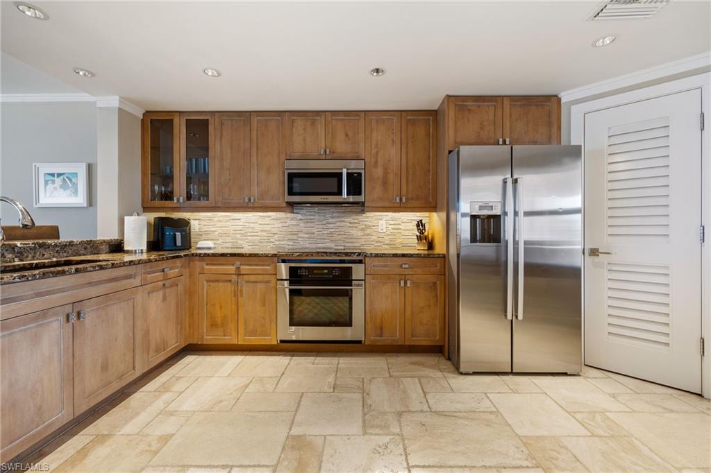BAREFOOT BEACH CLUB - Residential Lease