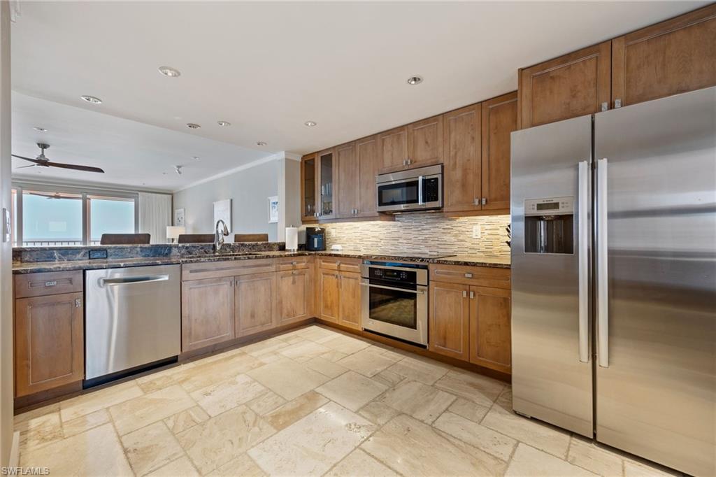 BAREFOOT BEACH CLUB - Residential Lease