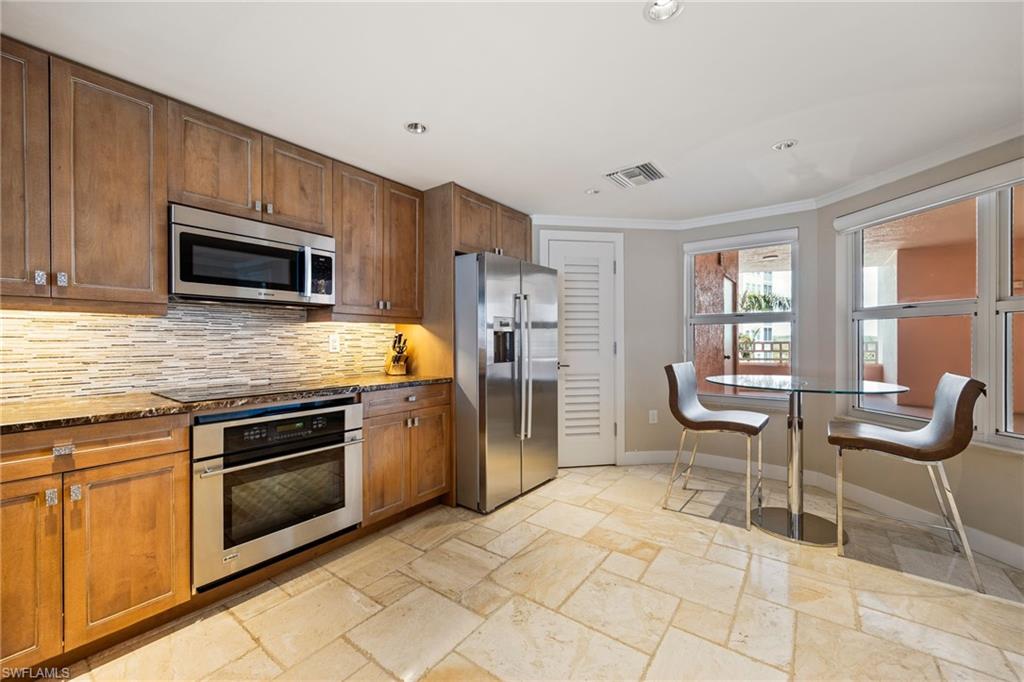 BAREFOOT BEACH CLUB - Residential Lease