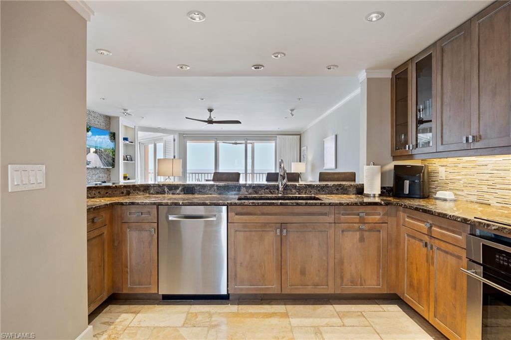 BAREFOOT BEACH CLUB - Residential Lease