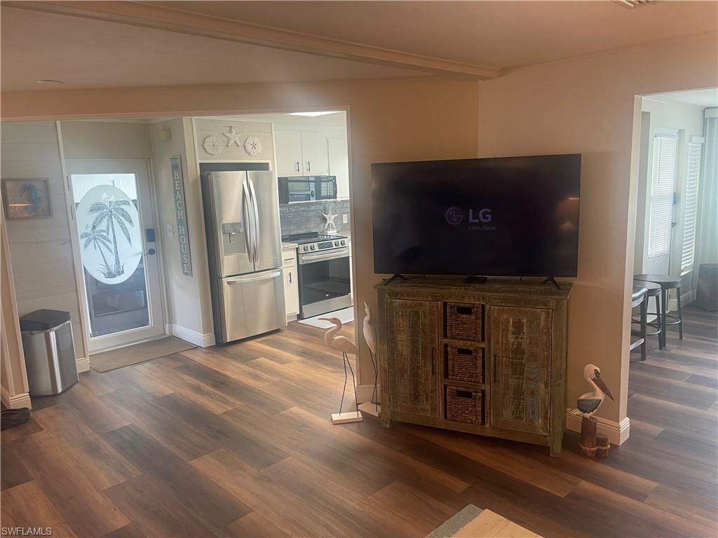 SIX LAKES COUNTRY CLUB - Residential