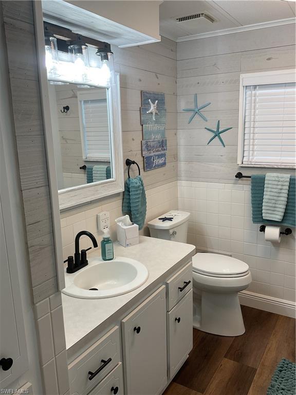 SIX LAKES COUNTRY CLUB - Residential