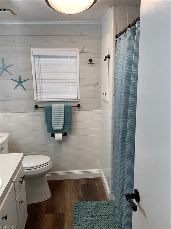 SIX LAKES COUNTRY CLUB - Residential
