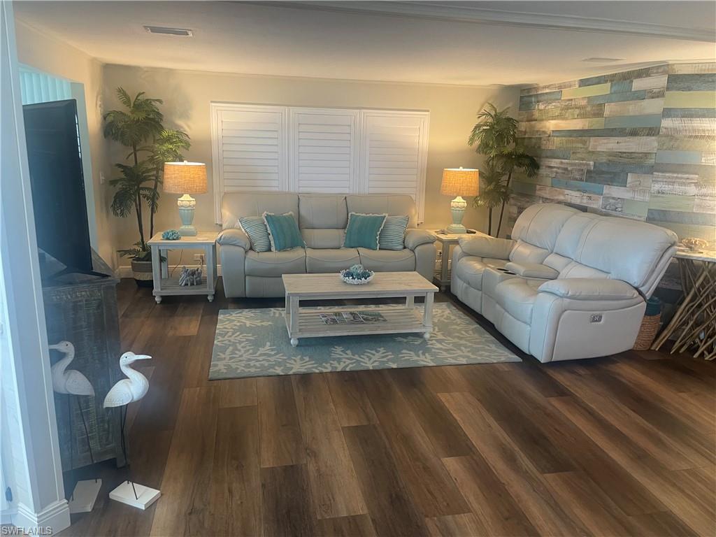 SIX LAKES COUNTRY CLUB - Residential
