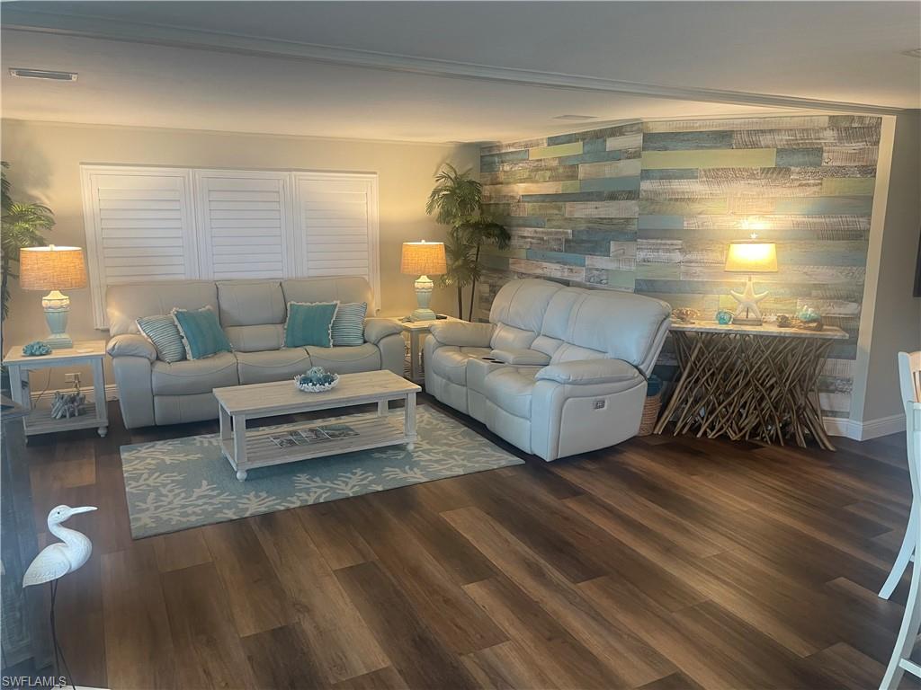 SIX LAKES COUNTRY CLUB - Residential