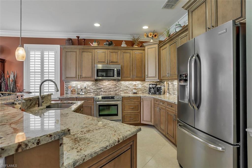SATURNIA LAKES - Residential